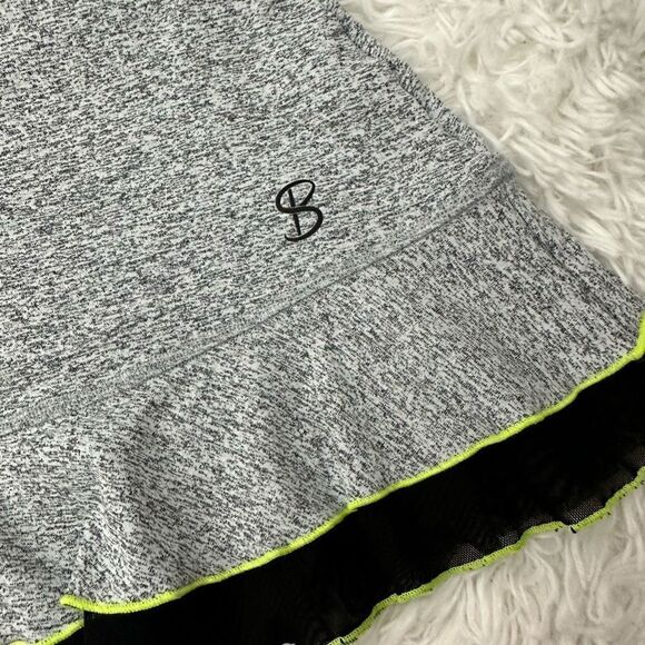 SOFIBELLA Gray stretchy Women’s Tennis/ Golf Ruffled Skorts size XS - Picture 2 of 6